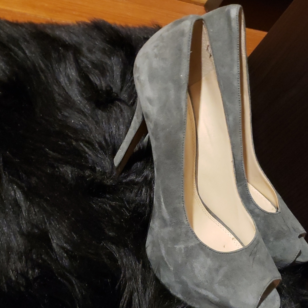Shoes - Picture 2 of 4